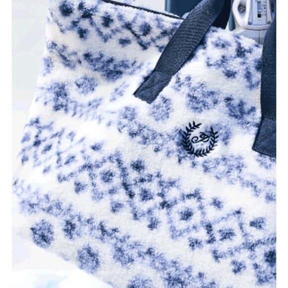 Victoria's Secret PINK Cozy Plush Fuzzy Weekender Duffle Bag Blue and Cream NWT - Picture 5 of 9